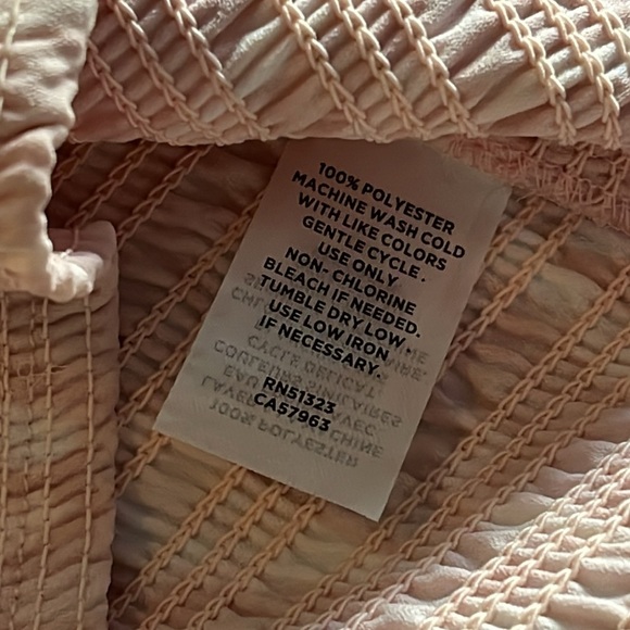 NEW HALOGEN Variegated Smocked Long
Puff Sleeve Blouse in Pink/White - Size XS - Picture 8 of 9